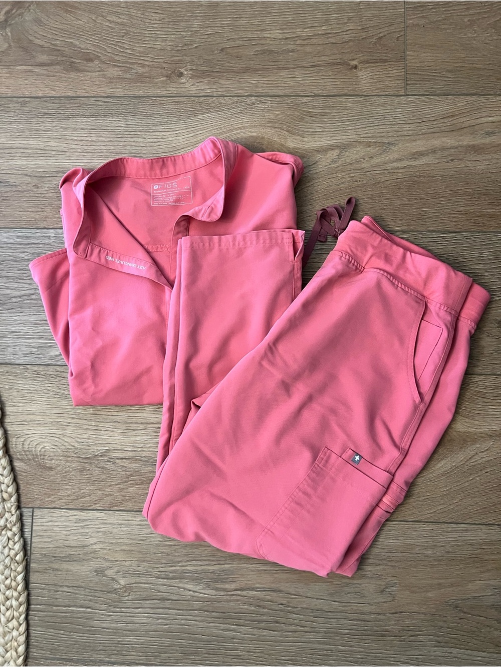 Figs Women's Pink scrub set